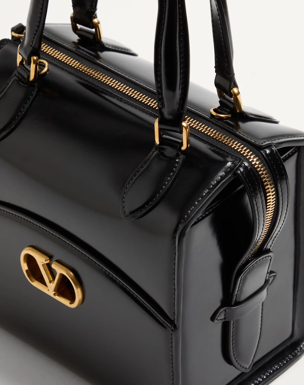 Сумка-боулинг Valentino Garavani Vain-Case из глянцевой телячьей кожи — фото 6
