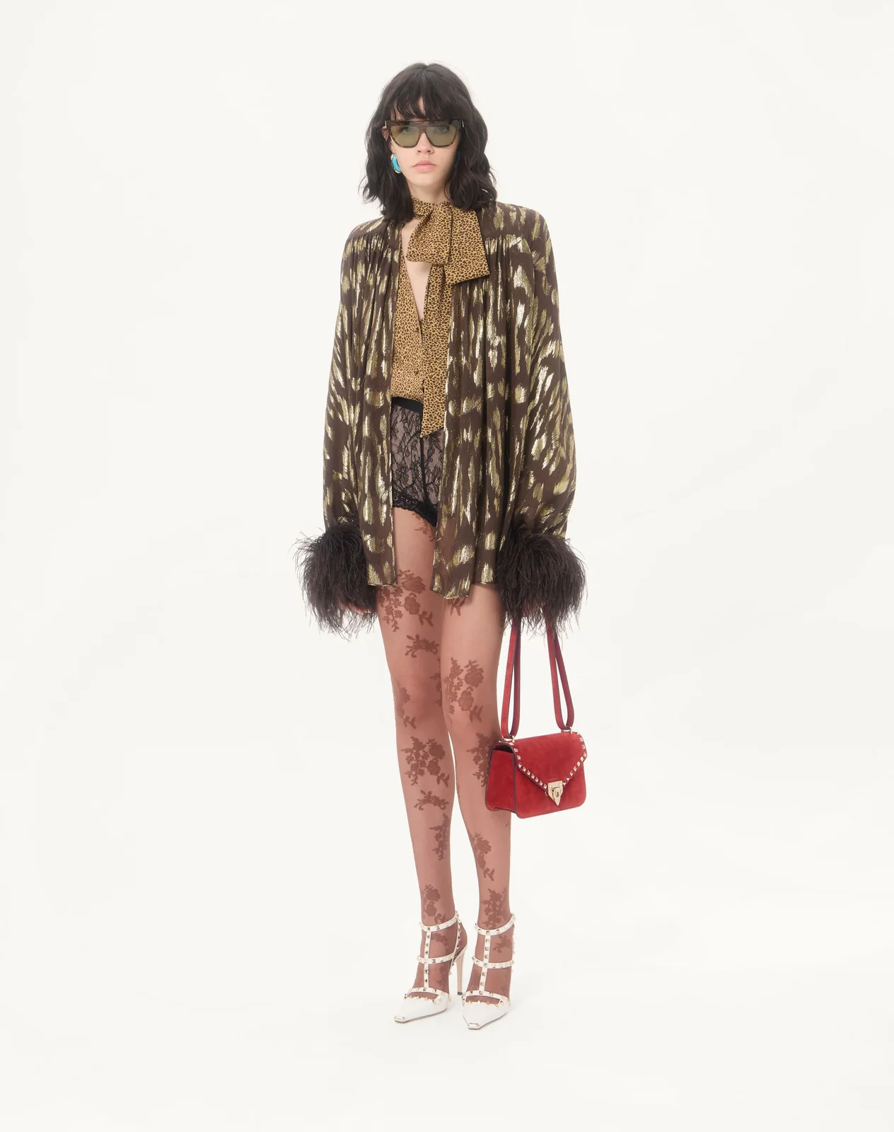 Маленькая сумка через плечо Valentino Garavani Rockstud из замши — фото 2