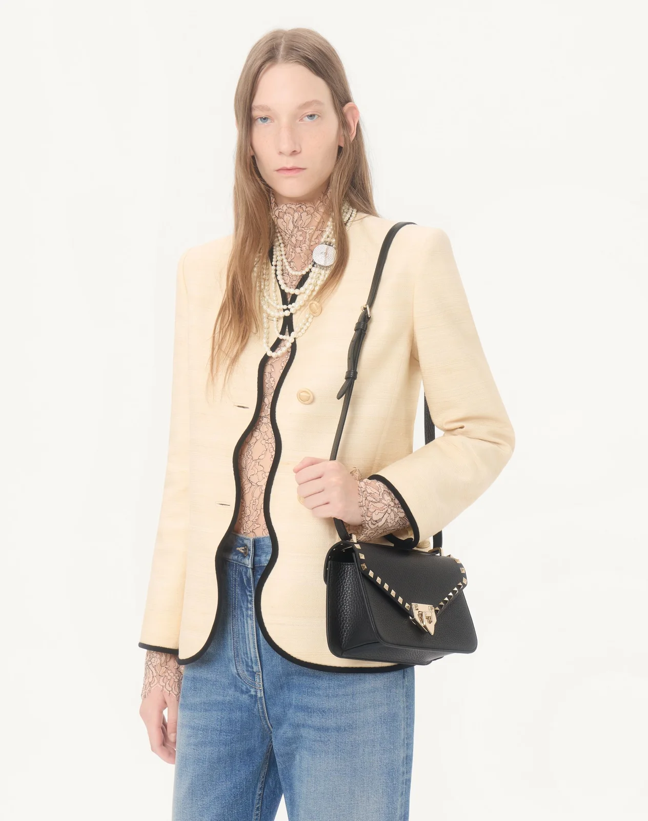 Маленькая сумка через плечо Valentino Garavani Rockstud из зернистой телячьей кожи — фото 7