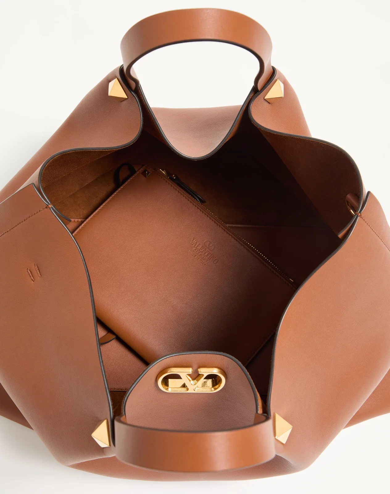 Большая мягкая сумка-тоут Valentino Garavani из кожи — фото 6