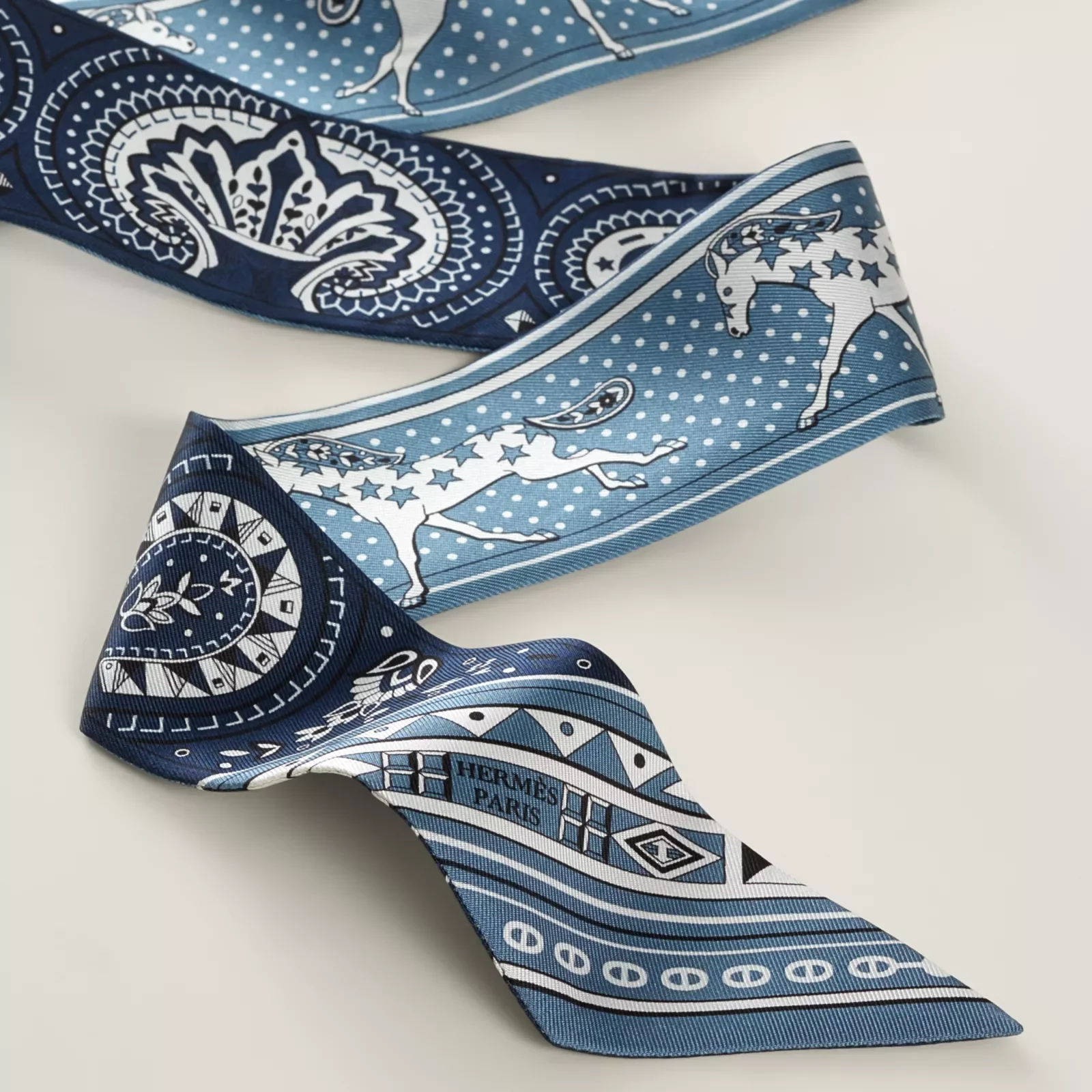 «Лошадь любви BANDANA”Twilly Маленький шелковый шарф — фото 3