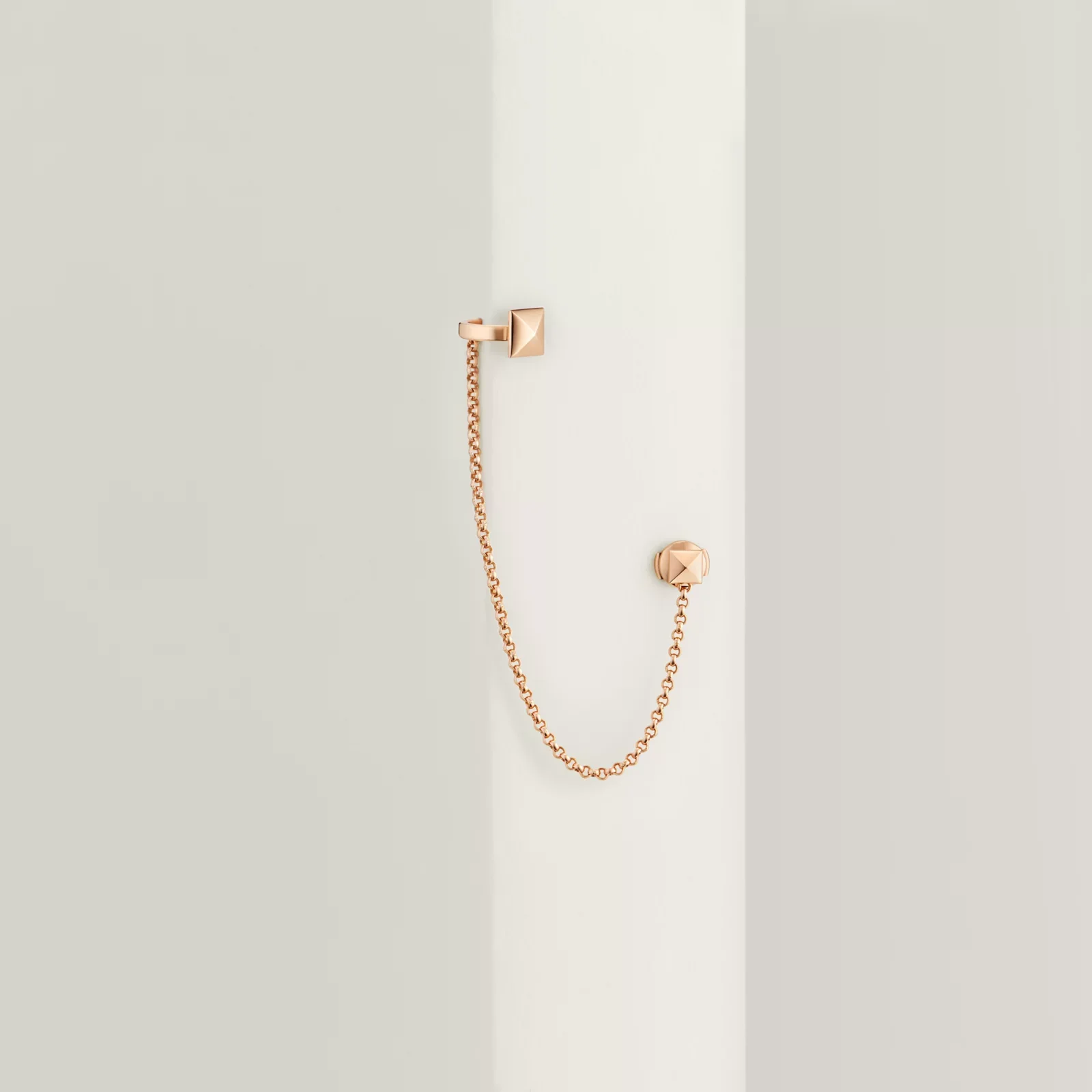 Hermès Clou d'H Серьги с моллюсками на правое ухо