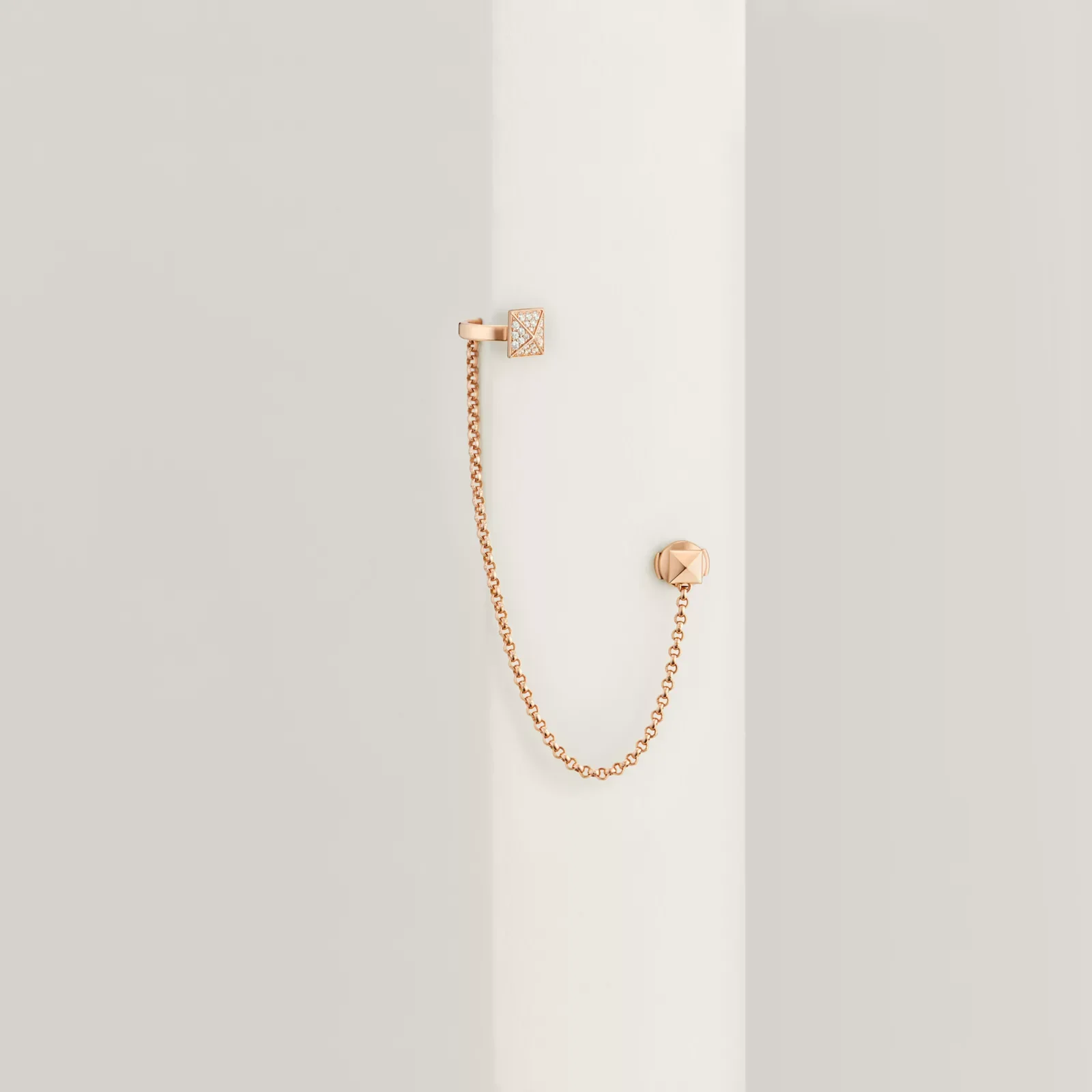 Hermès Clou d'H Серьги с моллюсками на правое ухо