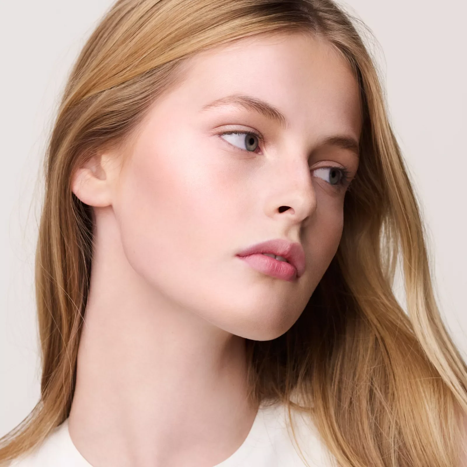 Трицветная пудра-хайлайтер из серии «Hermès Outdoor Makeup» (01№) — фото 5
