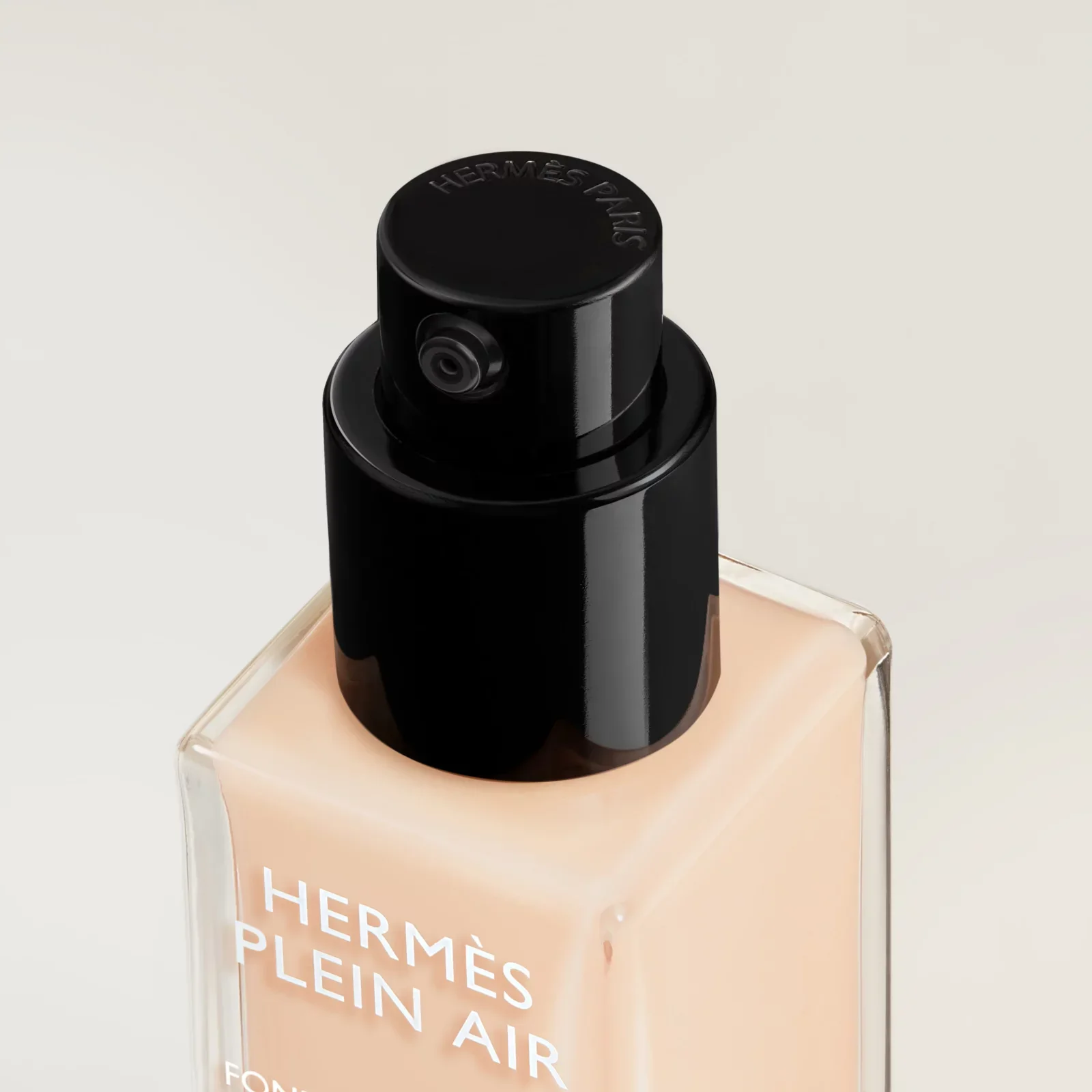 Тональный крем для лица Hermès с эффектом мягкого сияния 07N№ — фото 4