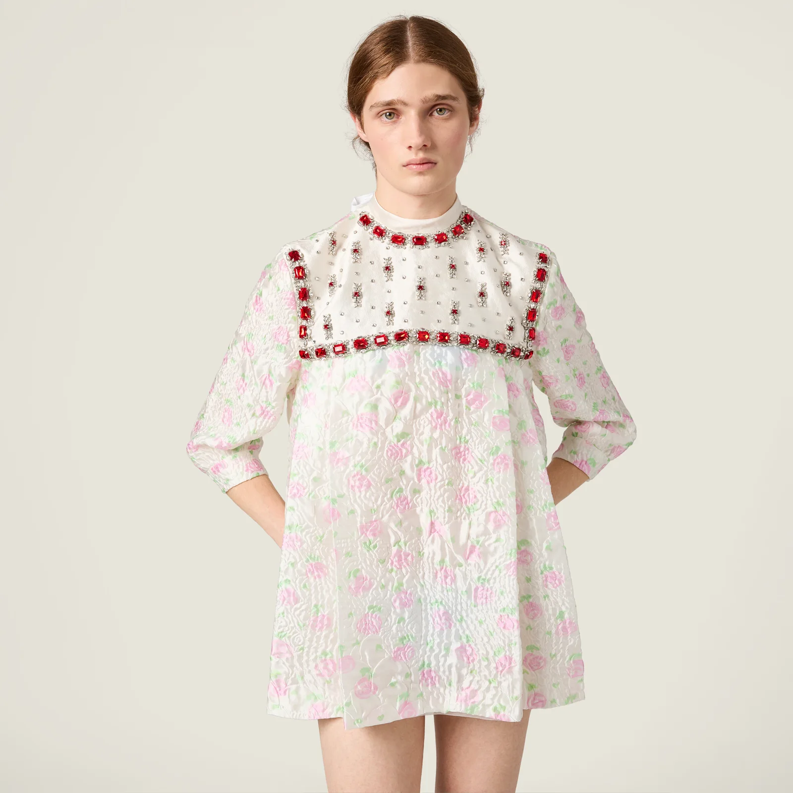 Платье-рубашка с пузырьковым узором и кристаллами — фото 4