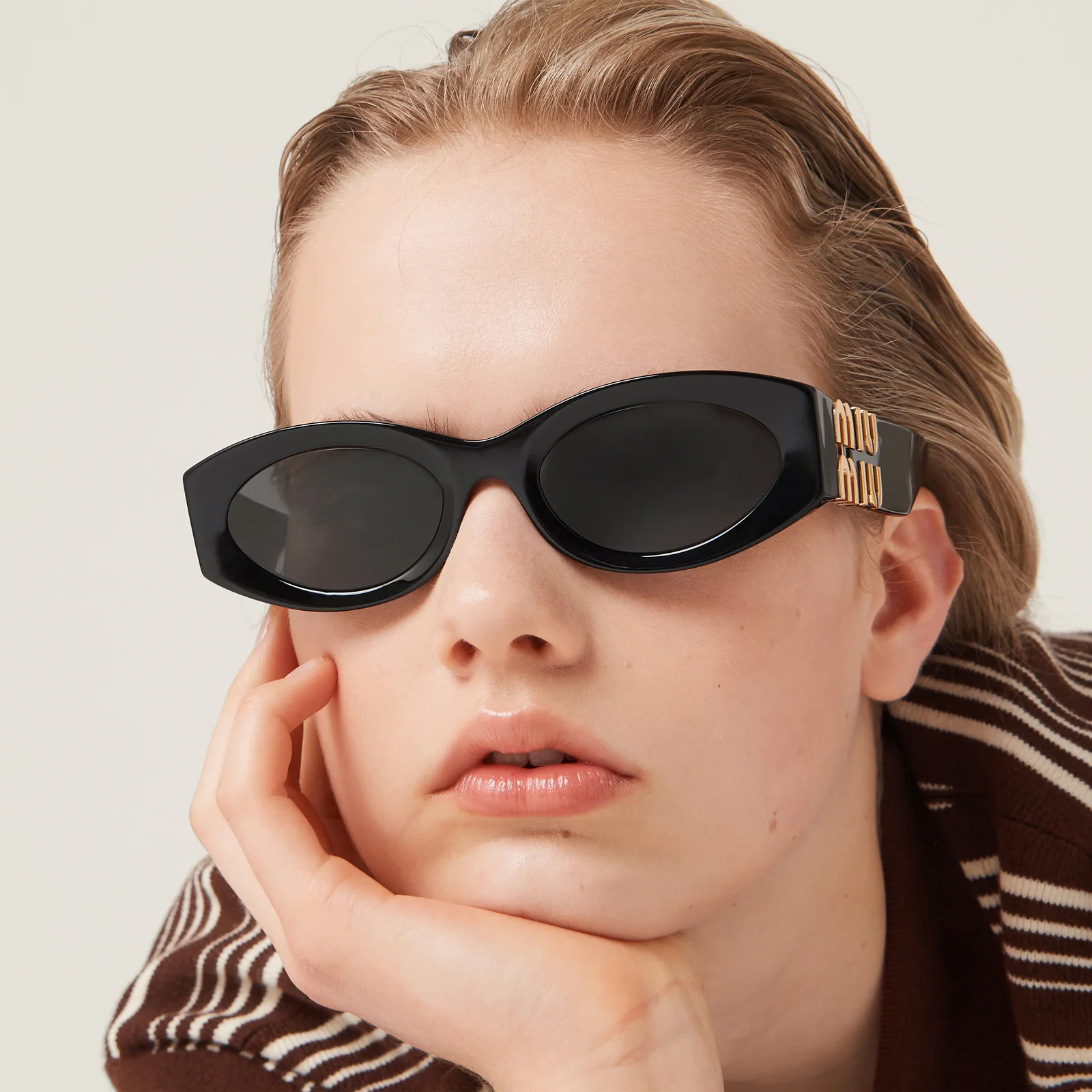 Солнцезащитные очки Miu Glimpse — фото 2