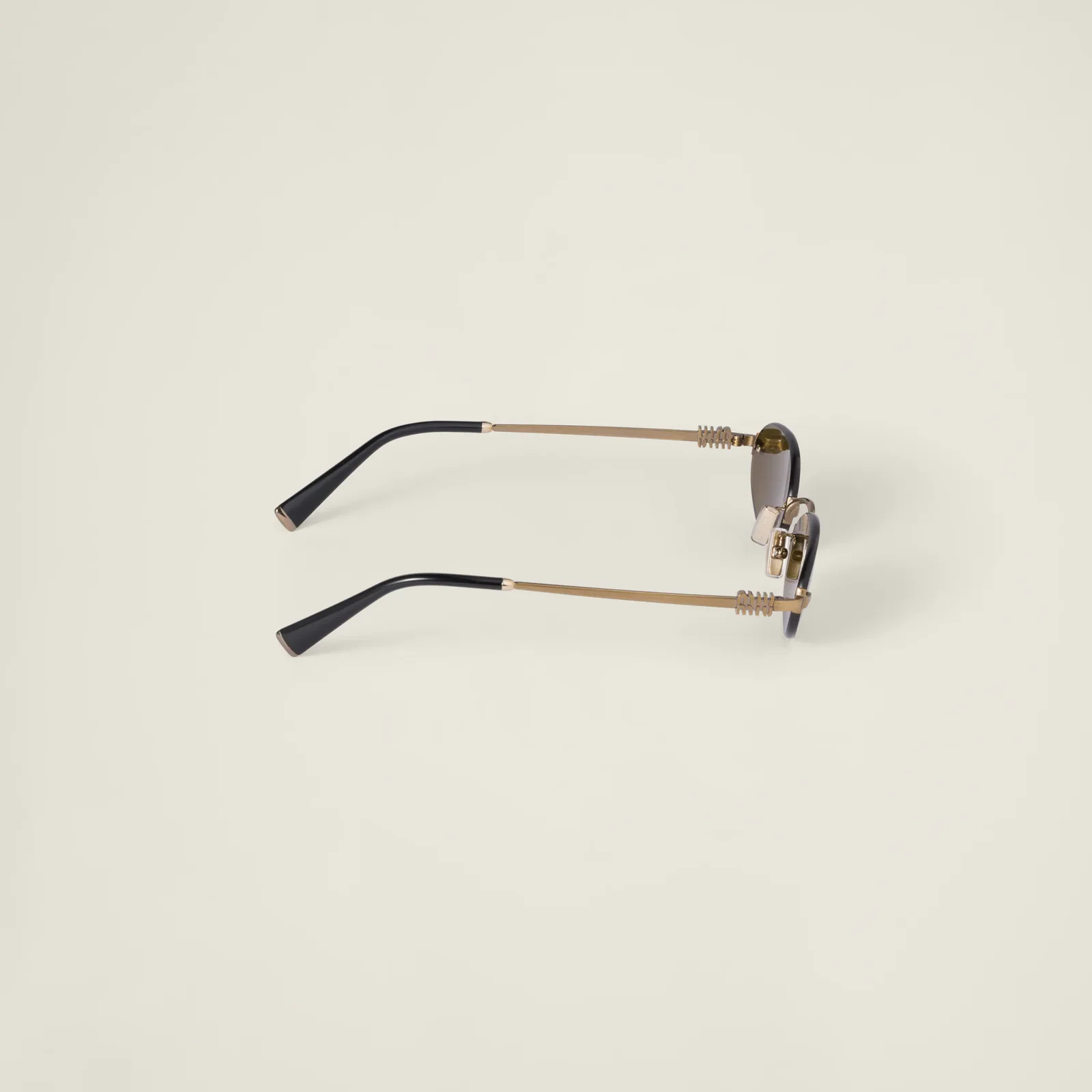 Солнцезащитные очки Miu Miu — фото 4
