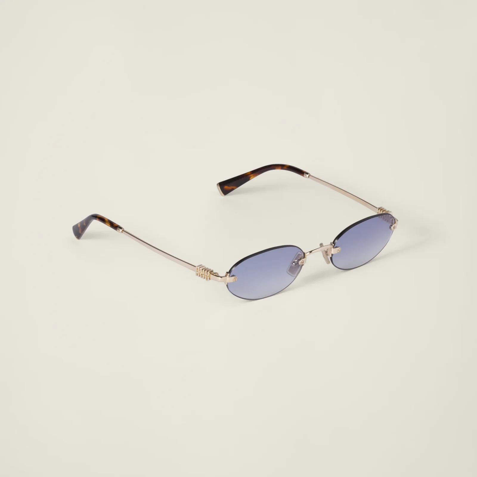 Солнцезащитные очки Miu Miu — фото 3
