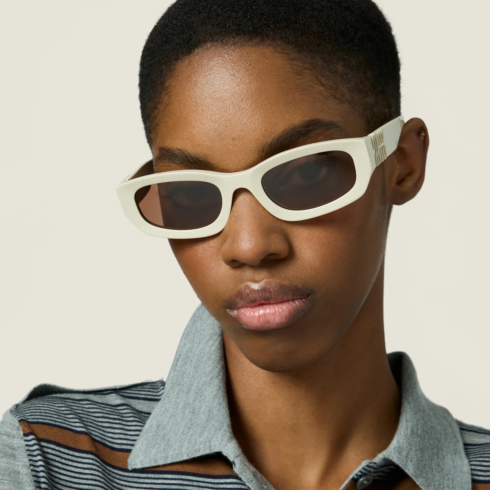 Солнцезащитные очки Miu Glimpse — фото 6