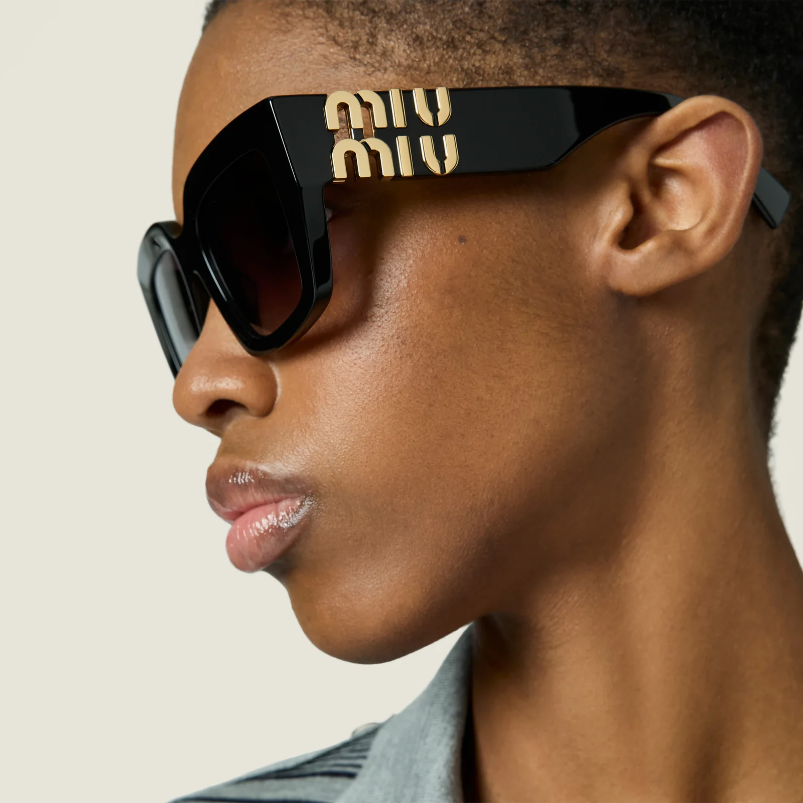 Солнцезащитные очки Miu Glimpse — фото 2
