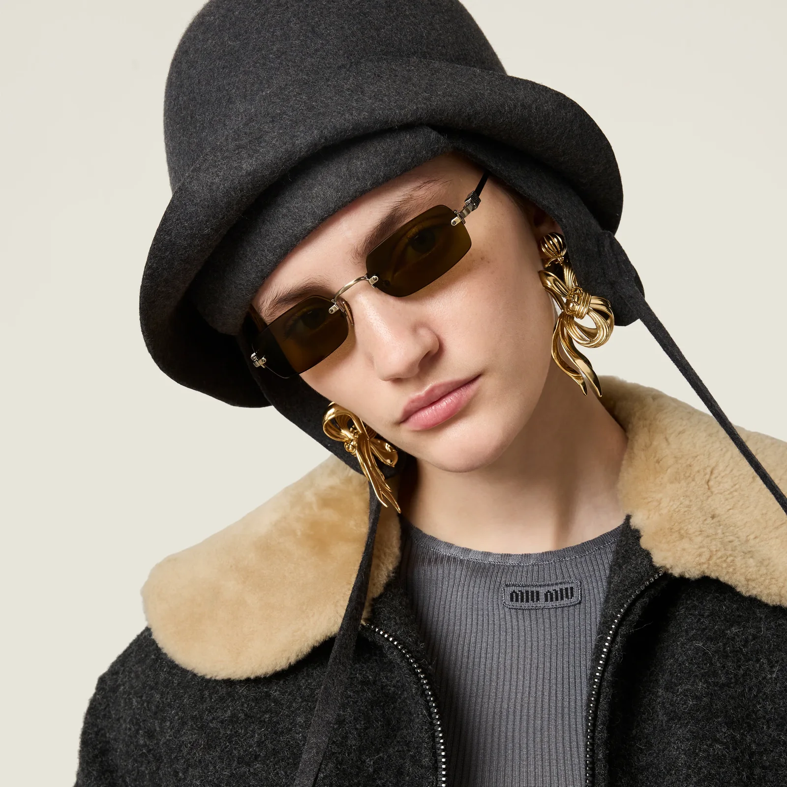 Солнцезащитные очки Miu Miu — фото 6