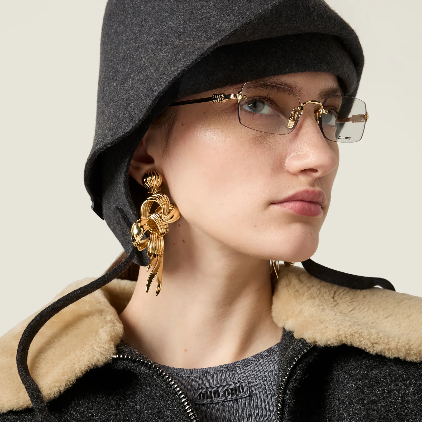 Солнцезащитные очки Miu Miu — фото 2