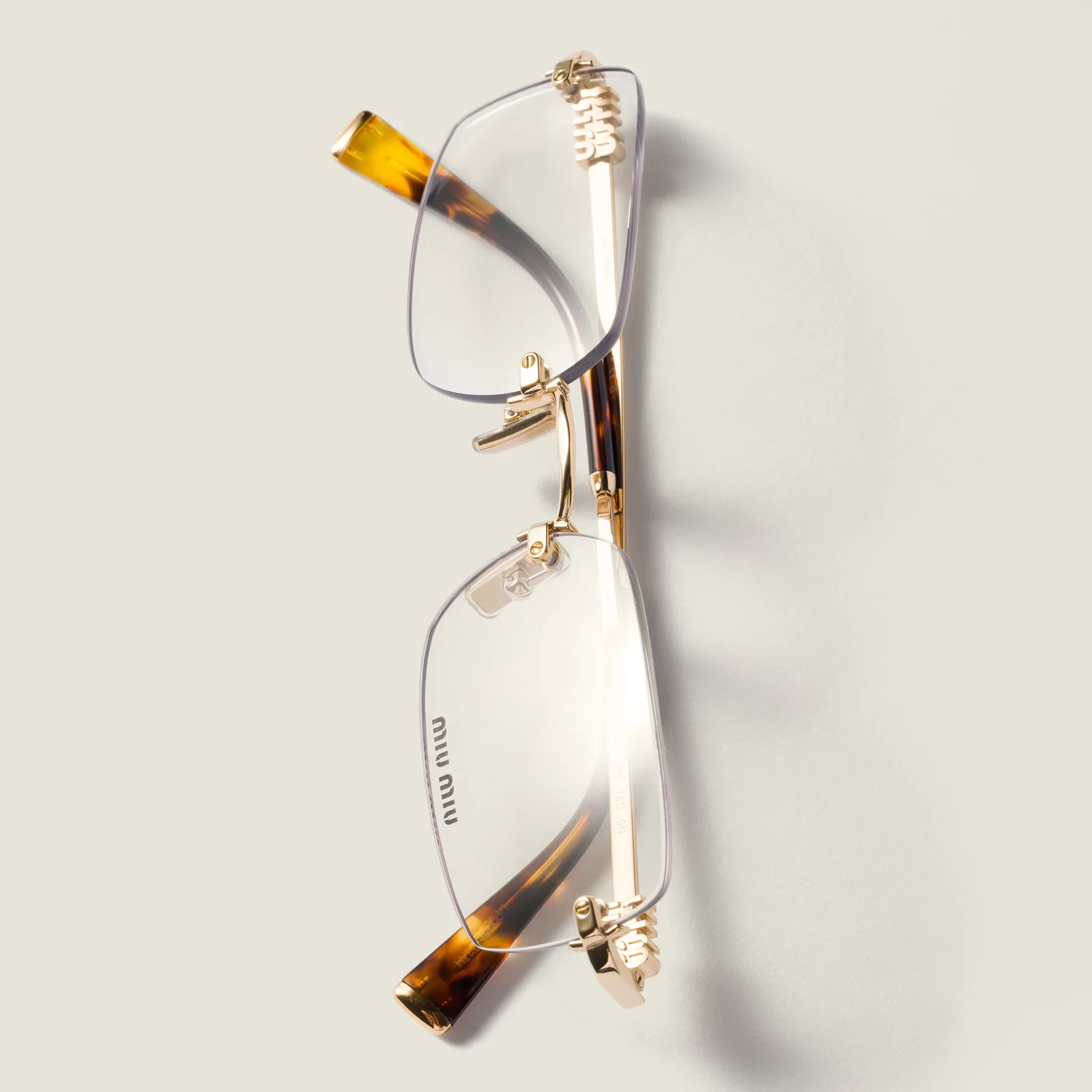 Солнцезащитные очки Miu Miu — фото 5