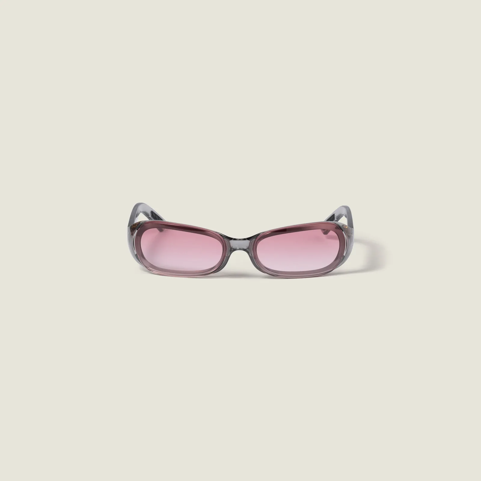 Солнцезащитные очки Miu Miu для подиума
