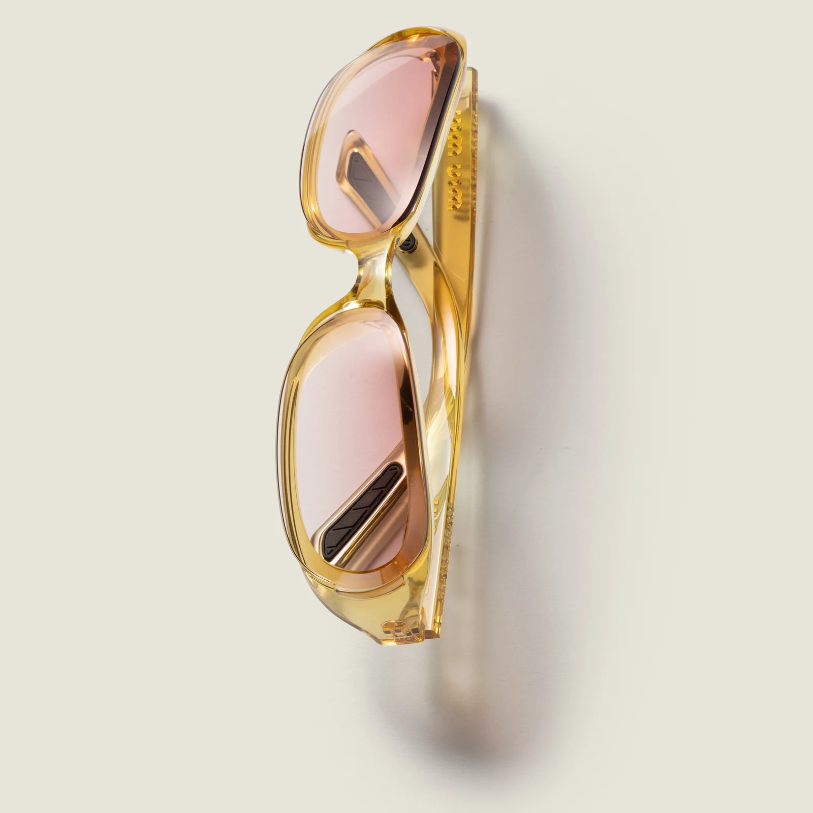 Солнцезащитные очки Miu Miu для подиума — фото 5