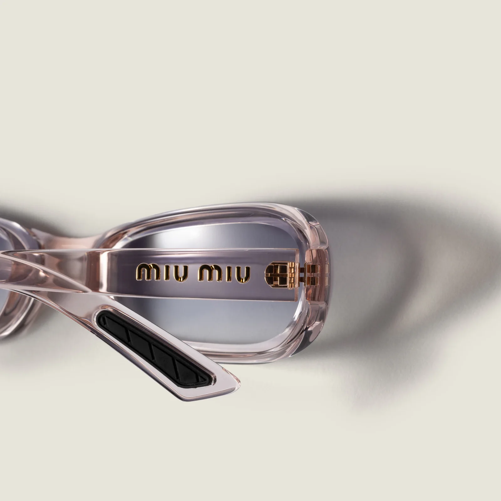 Солнцезащитные очки Miu Miu для подиума — фото 4