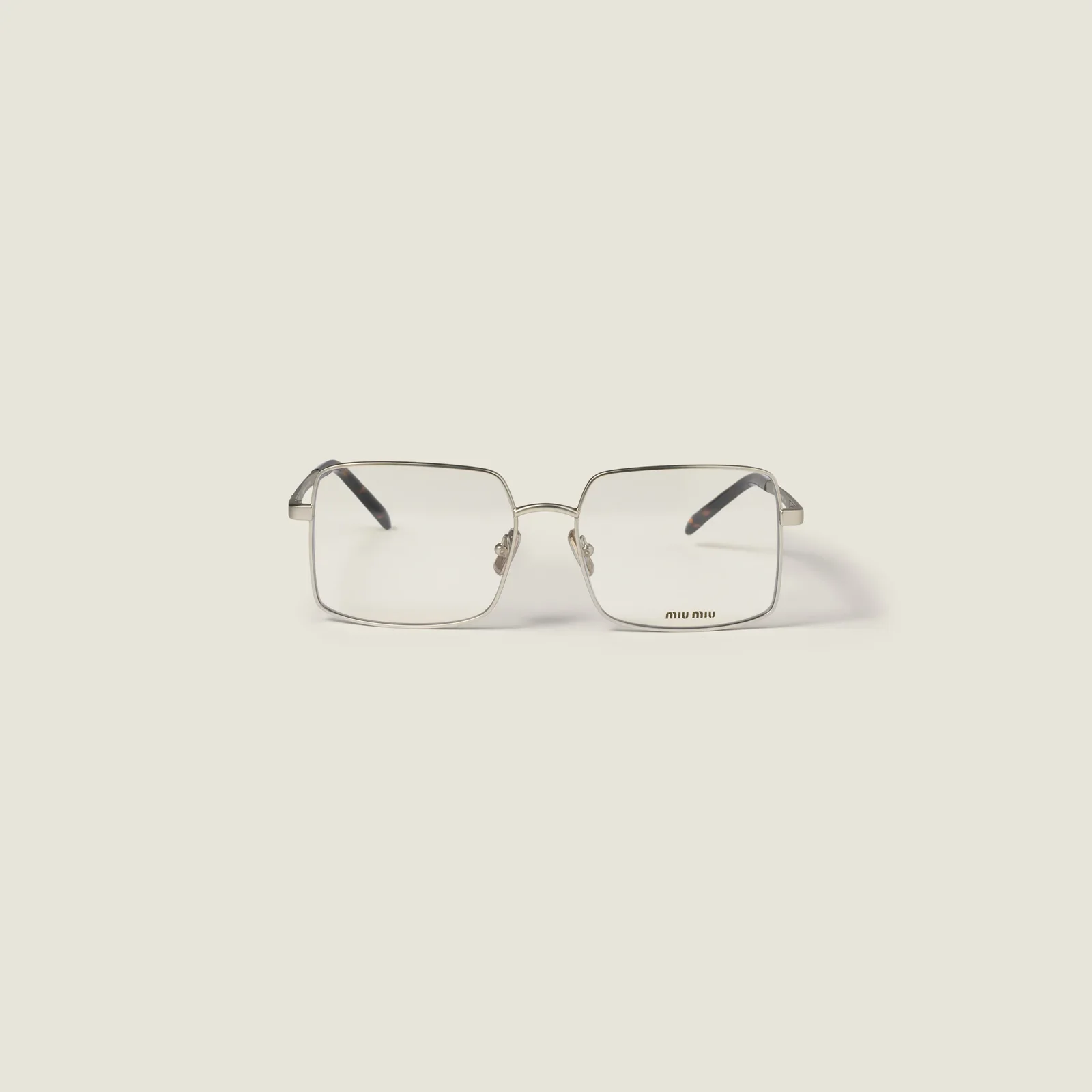 Солнцезащитные очки Miu Miu для подиума