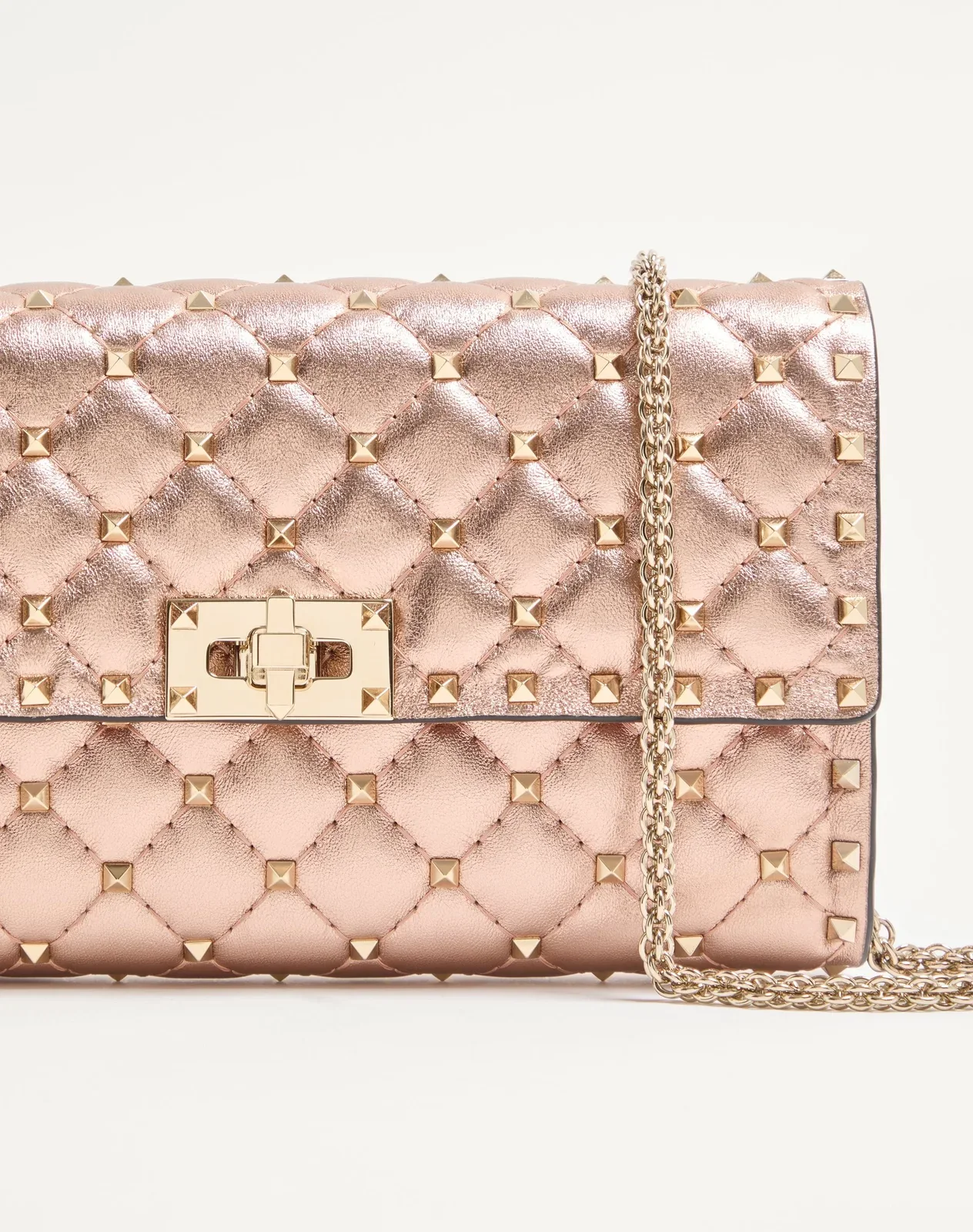 Сумка через плечо Valentino Garavani Rockstud Spike из ламинированной кожи наппа — фото 7