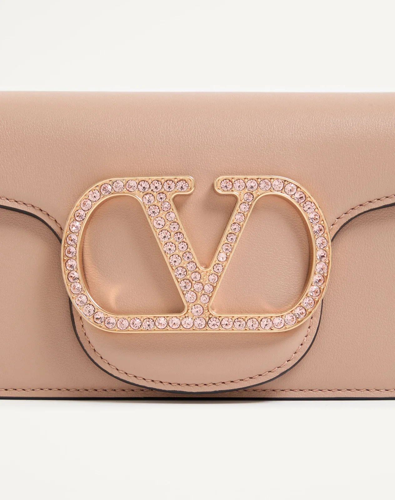 Маленькая сумка через плечо Valentino Garavani Locò с ювелирным логотипом — фото 6