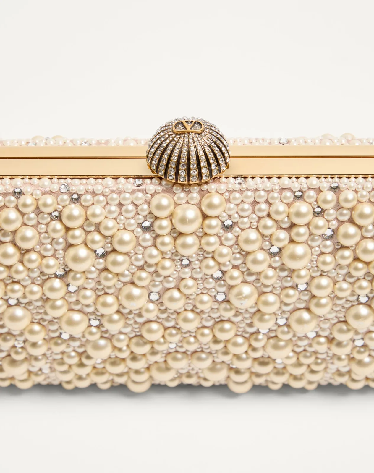 Клатч-минодьер Valentino Garavani Carry Secrets с жемчугом и стразами — фото 7