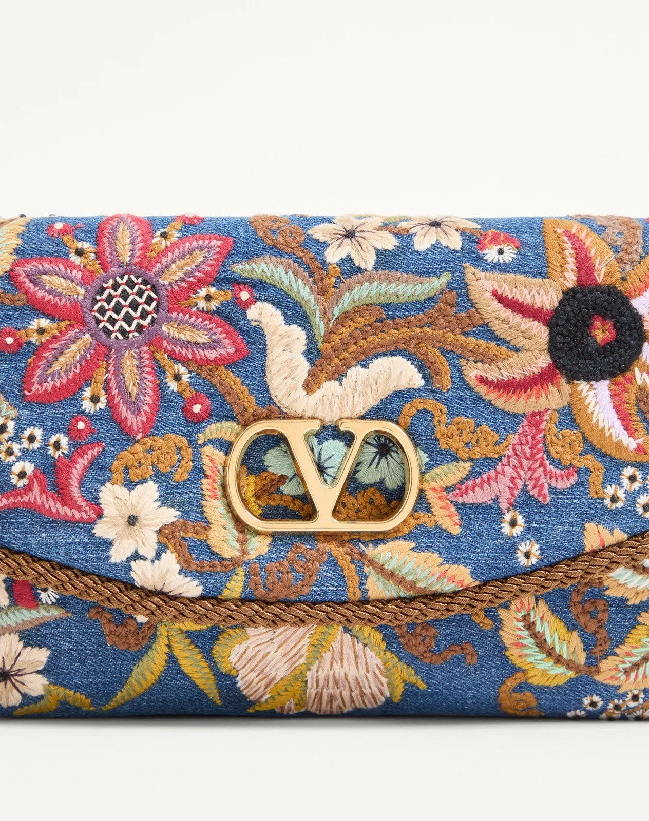 Маленькая сумка через плечо Valentino Garavani DeVain из денима с вышивкой — фото 8