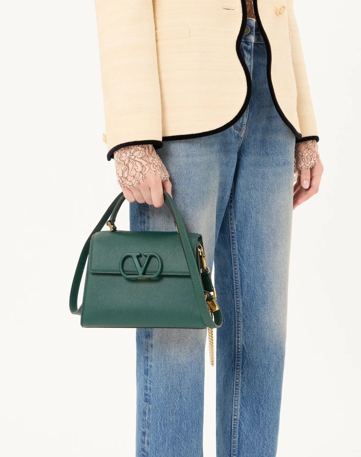 Маленькая сумка с ручками Valentino Garavani VSLING из зернистой телячьей кожи — фото 2