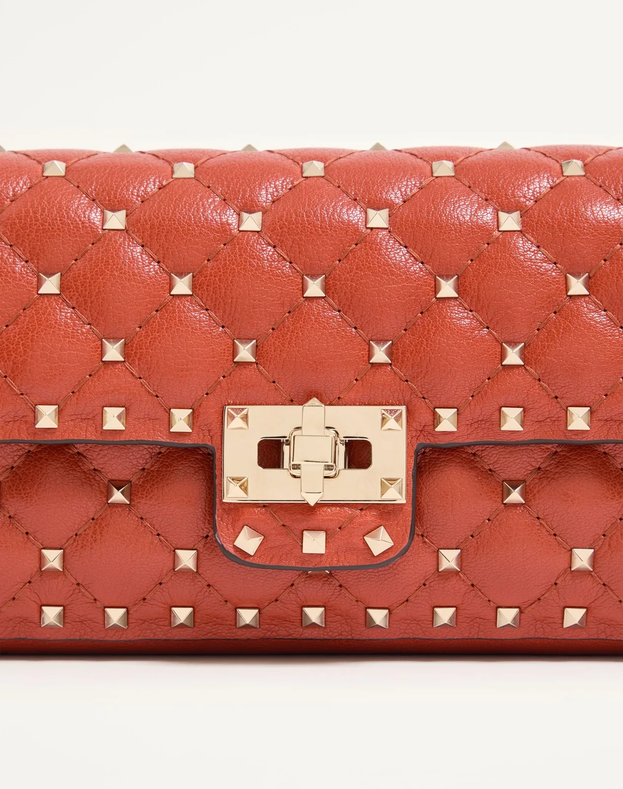 Сумка через плечо среднего размера Valentino Garavani Rockstud Spike из козьей кожи — фото 8