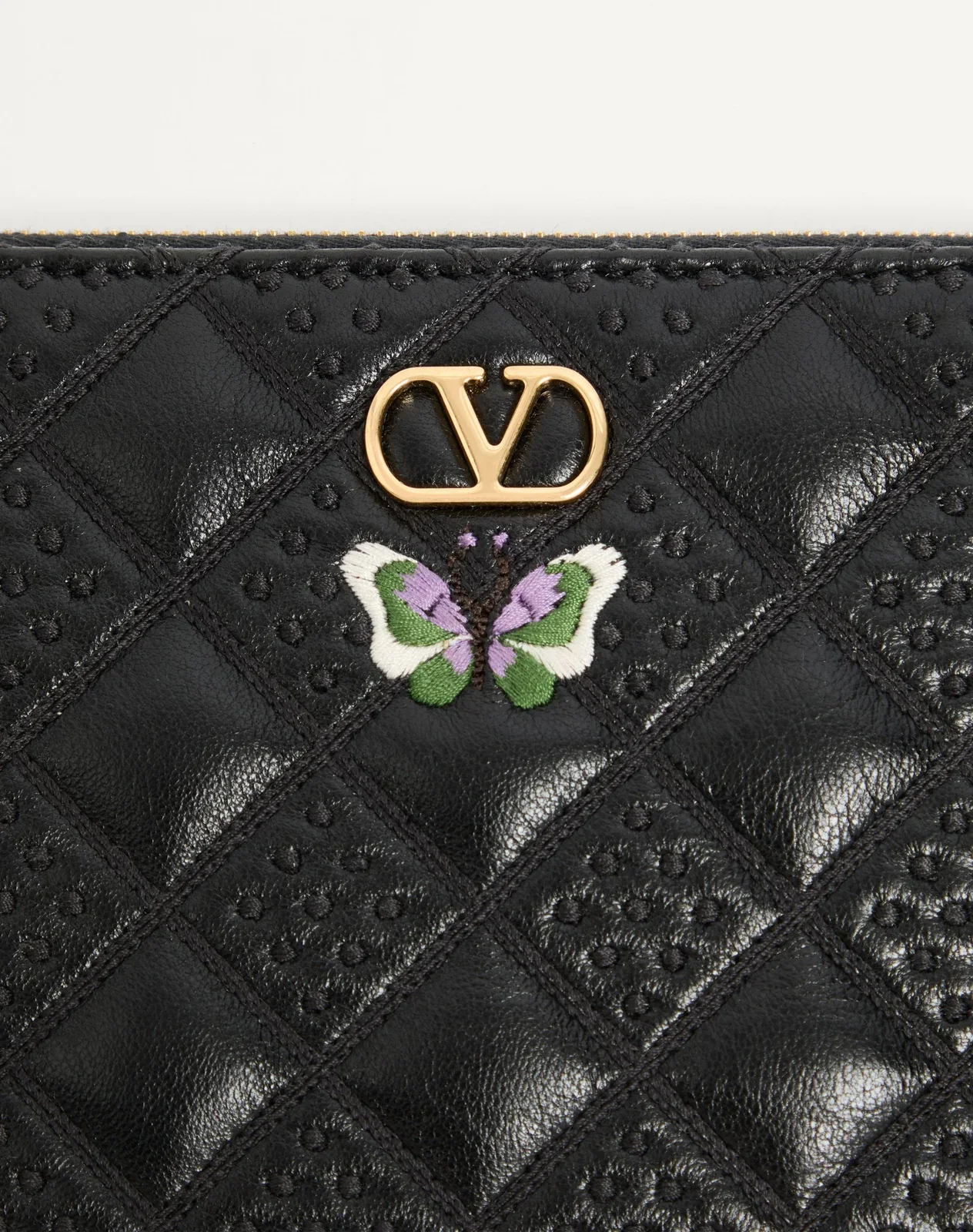 Клатч Flutterby Valentino Garavani из глянцевой кожи наппа с вышивкой в виде бабочки — фото 6