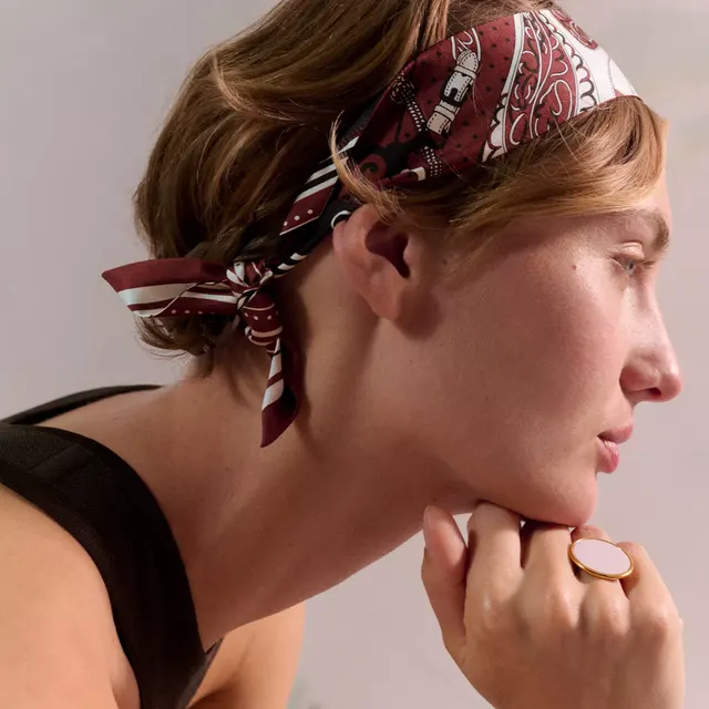 «Празднование бокового седла BANDANA”Twilly Маленький шелковый шарф