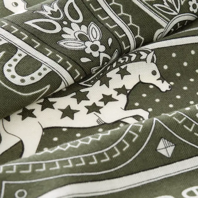 «Лошадь любви BANDANA”140 накидка