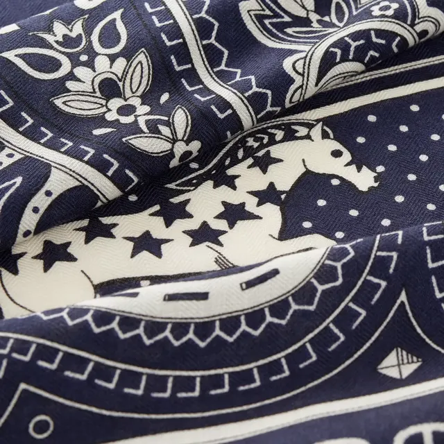 «Лошадь любви BANDANA”140 накидка