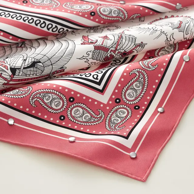 - Морские татуировки.Bandana”70 Шарф с заклепками