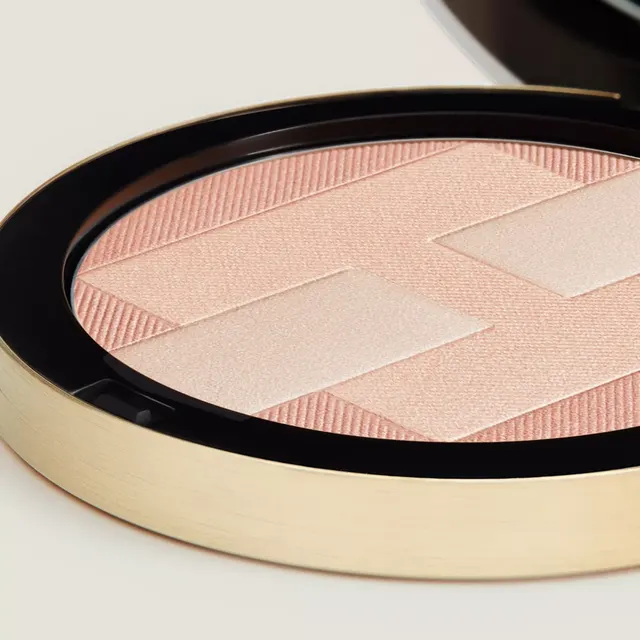Трицветная пудра-хайлайтер из серии «Hermès Outdoor Makeup» (01№)