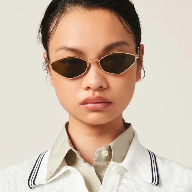 Солнцезащитные очки Miu Miu