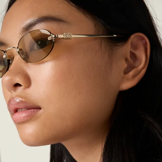Солнцезащитные очки Miu Miu