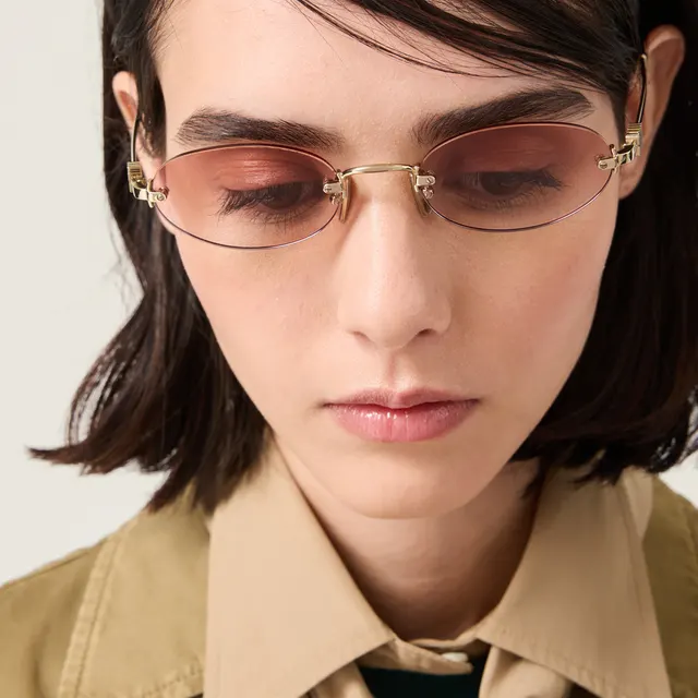 Солнцезащитные очки Miu Miu
