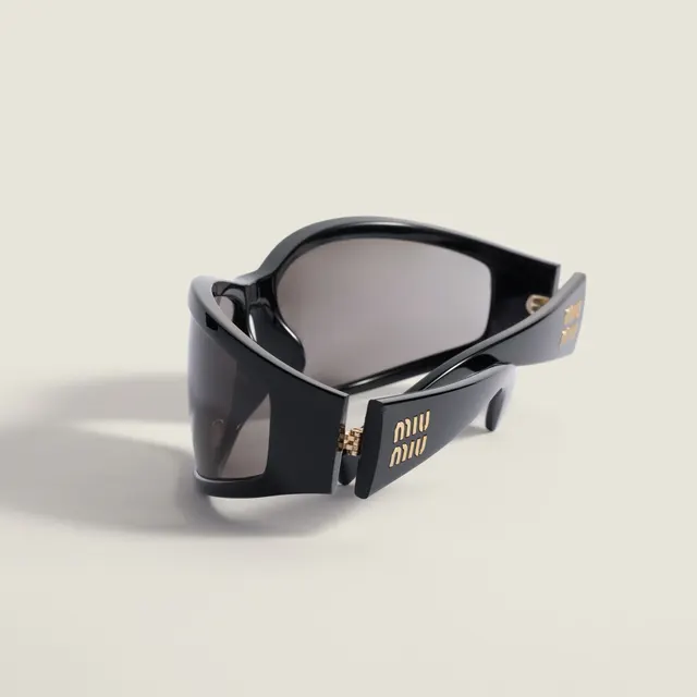 Коллекция солнцезащитных очков Miu Miu Eyewear