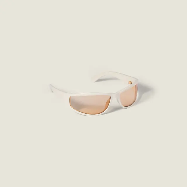 Коллекция солнцезащитных очков Miu Miu Eyewear