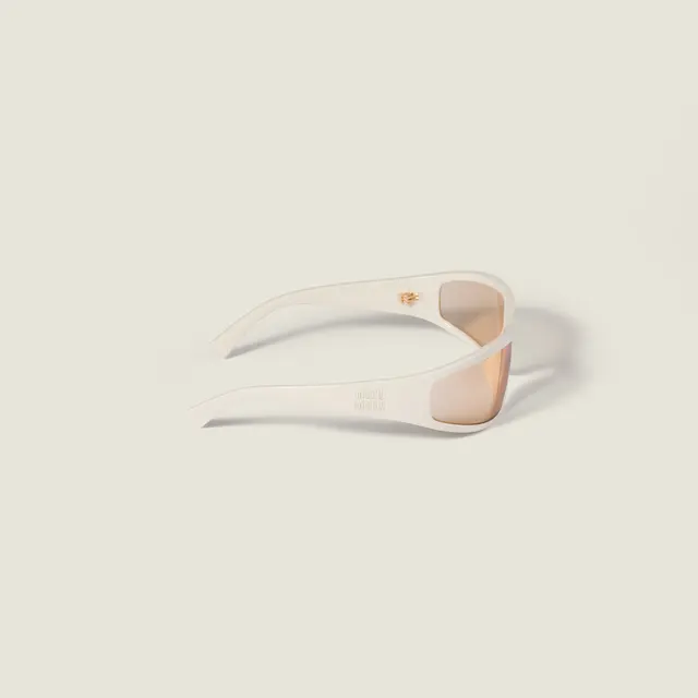 Коллекция солнцезащитных очков Miu Miu Eyewear