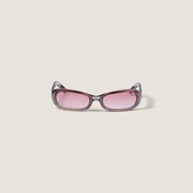 Солнцезащитные очки Miu Miu для подиума