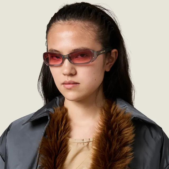 Солнцезащитные очки Miu Miu для подиума