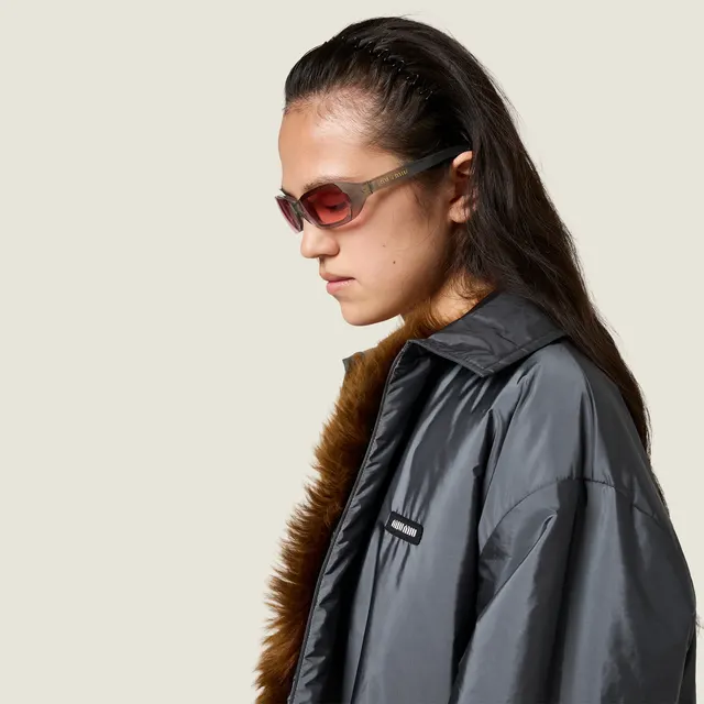 Солнцезащитные очки Miu Miu для подиума