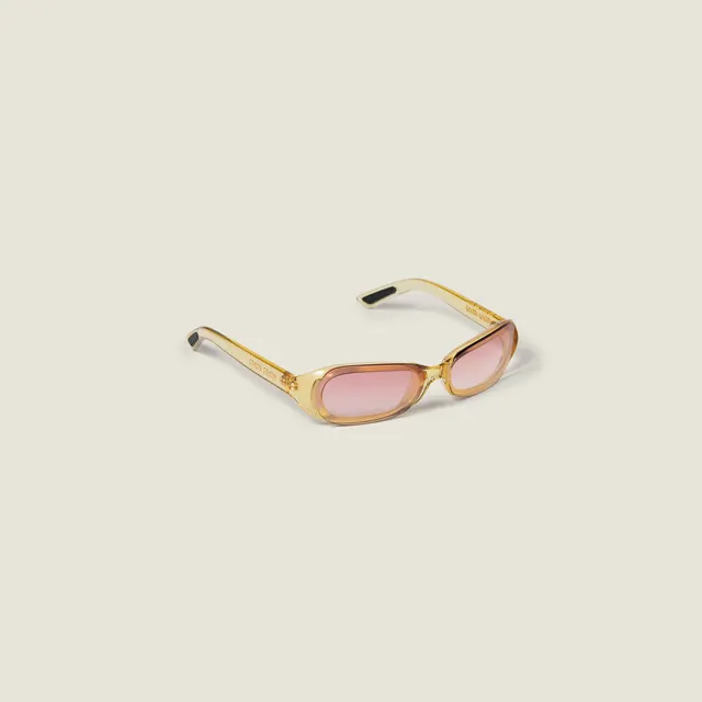 Солнцезащитные очки Miu Miu для подиума