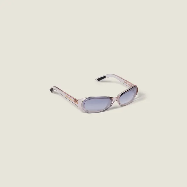 Солнцезащитные очки Miu Miu для подиума