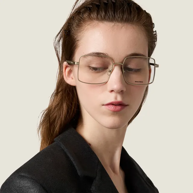 Солнцезащитные очки Miu Miu для подиума