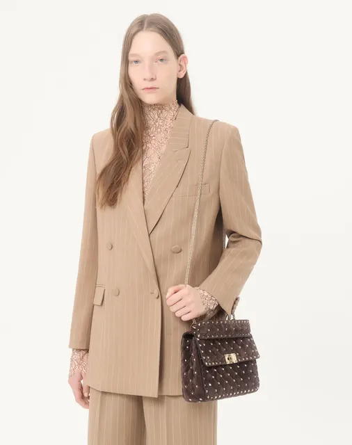 Сумка среднего размера Valentino Garavani Rockstud Spike из замши