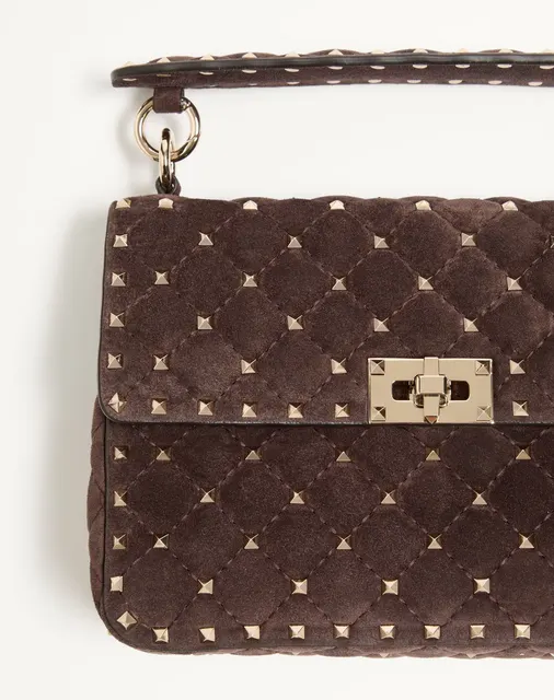 Сумка среднего размера Valentino Garavani Rockstud Spike из замши