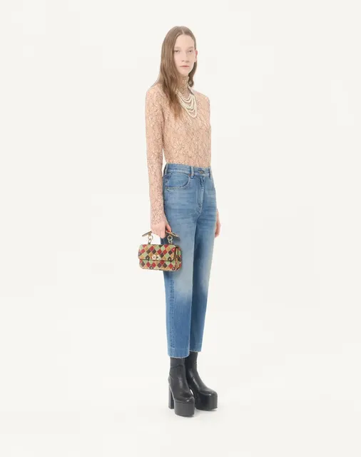 Маленькая сумка Valentino Garavani Rockstud Spike из замши в технике пэчворк