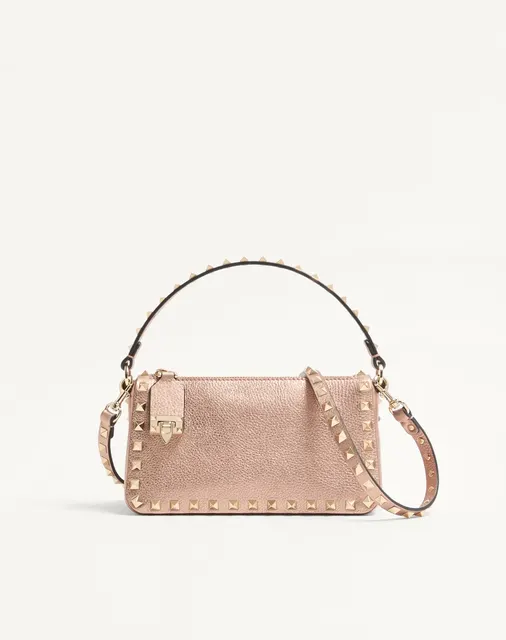 Маленькая сумка через плечо Valentino Garavani Rockstud из ламинированной зернистой телячьей кожи